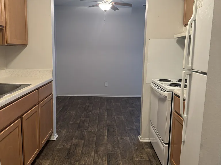 Drawbridge Apartments East — Photo 35