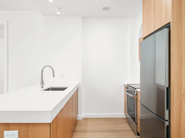 151 South Elliott Place image 3 of 25