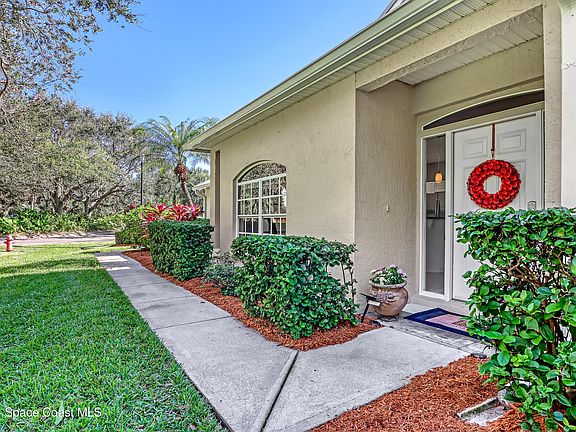 5th image of 165 Aquarina Blvd
