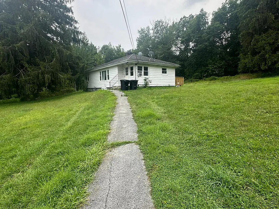 105 Lake Rd