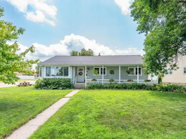 2024 11th St E, Glencoe, MN 55336