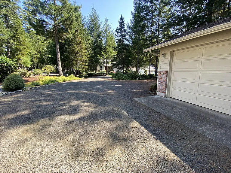 501 E Michelle Dr — Photo 28