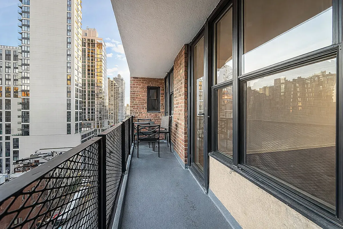 165 East 35th Street — Photo 4