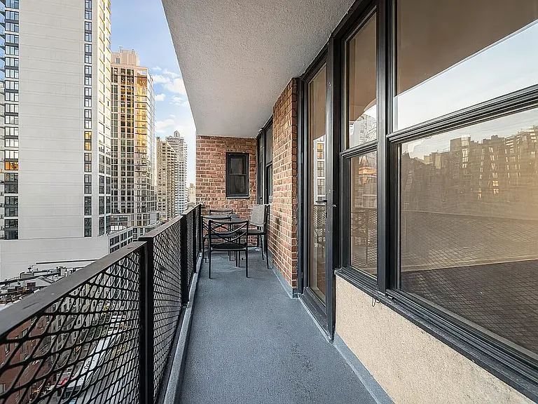 165 E 35th St #14H — Photo 4