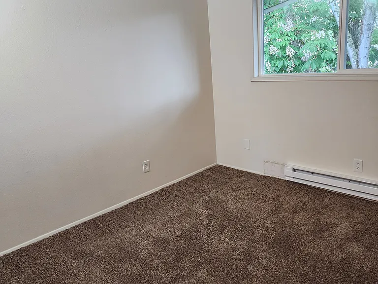 Kristin Apartments — Photo 21