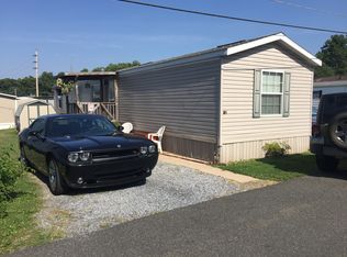 20 Woodland Ln, Mertztown, PA 19539