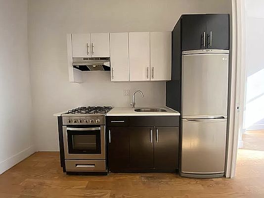 3rd image of 667 Saint Johns Pl #1R