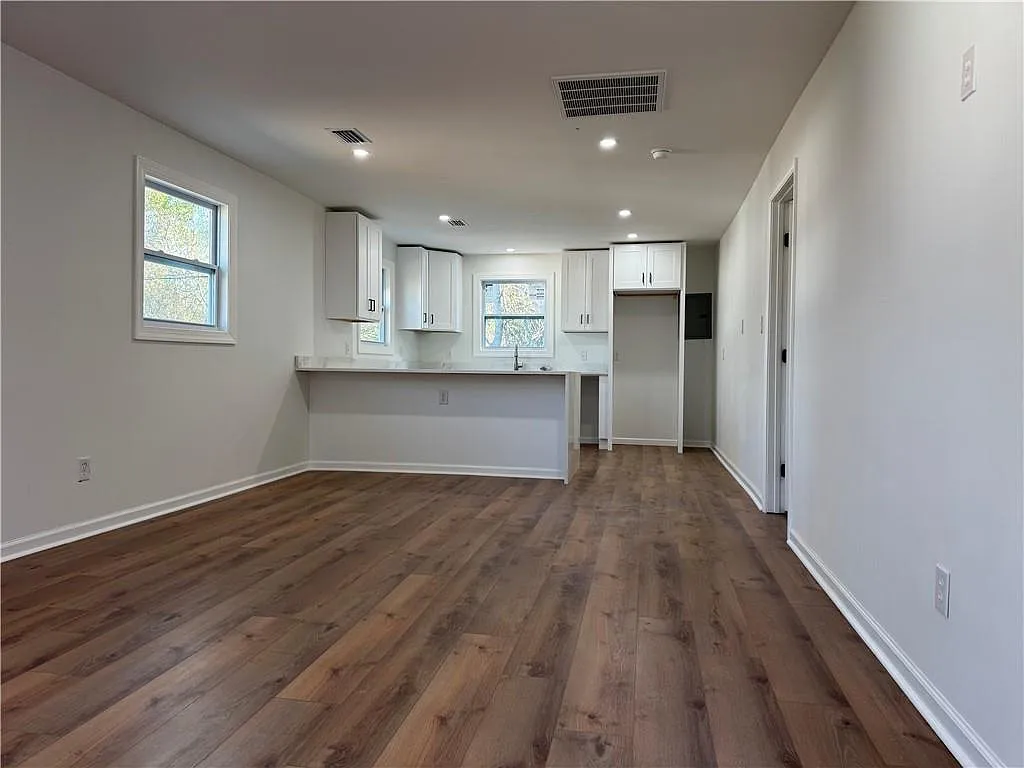 2 bed, 1.0 bath, 823 sqft, $1,250 — Photo 3