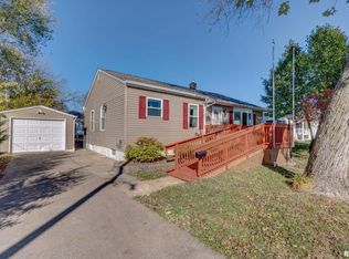 620 4th St, Buffalo, IA 52728