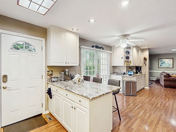 5th image of 1502 S Fernandez Ave