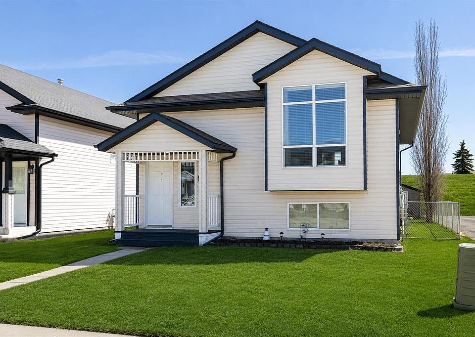 1st image of 4406 54a Avenue Cres