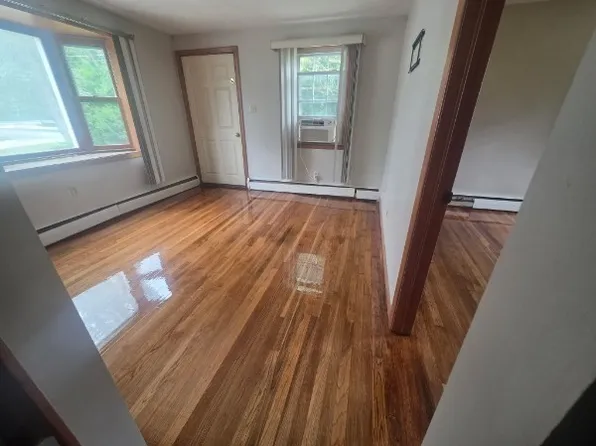 27 Cross St APT 1, South Grafton, MA 01560