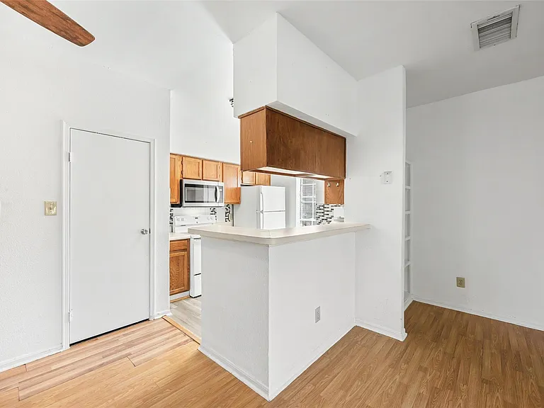 7575 Cambridge St #1304 — Photo 21