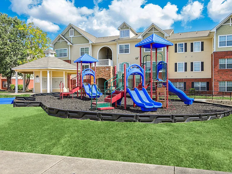 River Valley Apartments — Photo 11