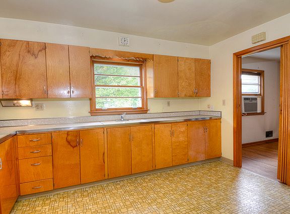 4th image of 644 McKinley Ave