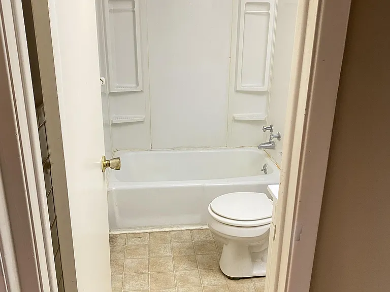711 W Church St #4 — Photo 6