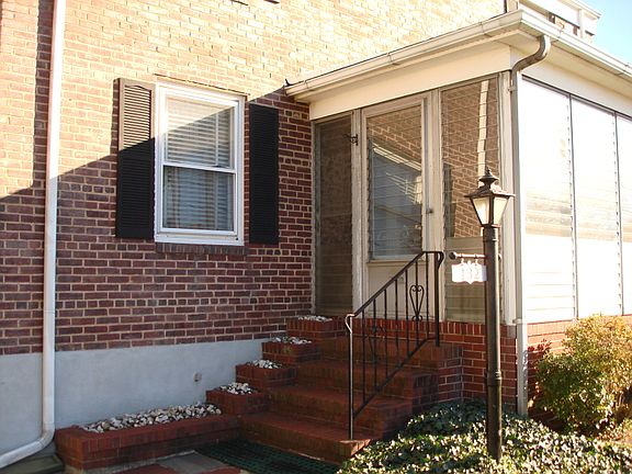 2nd image of 132 No 6 Ave