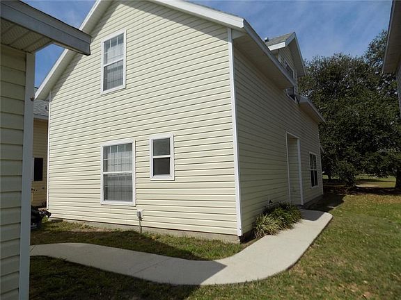 2nd image of 1012 Park Central Cir