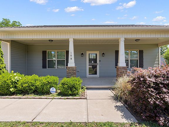 3rd image of 108 Dogwood Ln