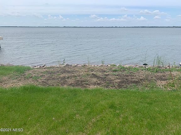 3rd image of 144 S Lake Dr