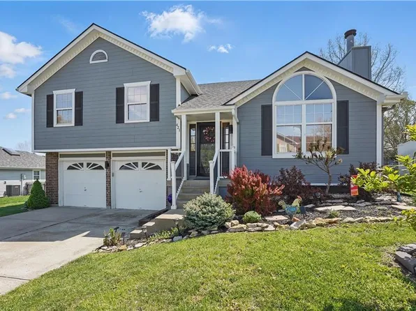 421 Hamilton Ln, Grain Valley, MO 64029