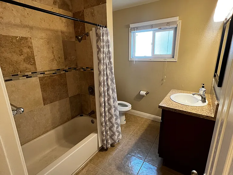 1325 E 7th St #9 — Photo 7