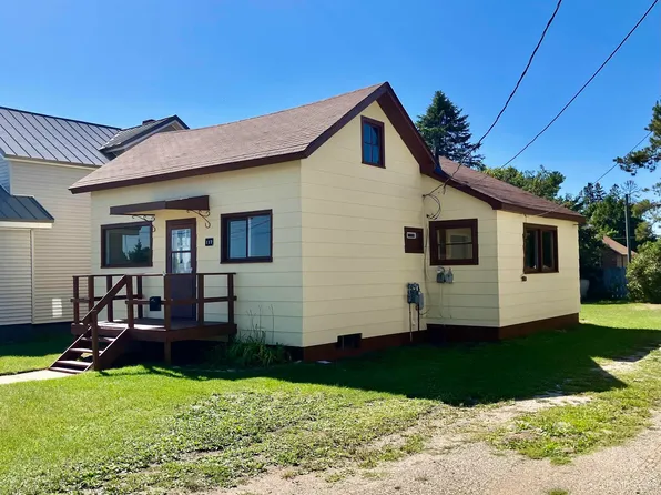 117 N 3rd St, Manistique, MI 49854