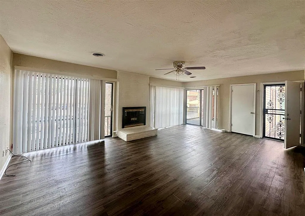 2 bed, 2.0 bath, 1321 sqft, $1,390 — Photo 4