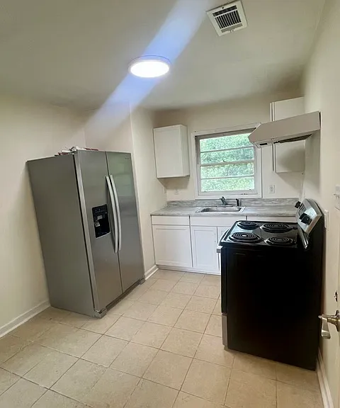 1807 Hollybrook Cir — Photo 4
