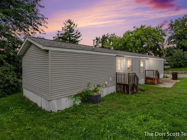 3662 Mount Blanc St NW, Grand Rapids, MI 49544