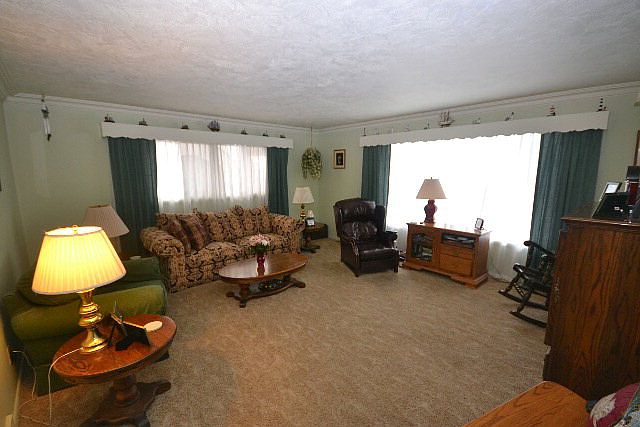 1st image of 369 Redwood Dr