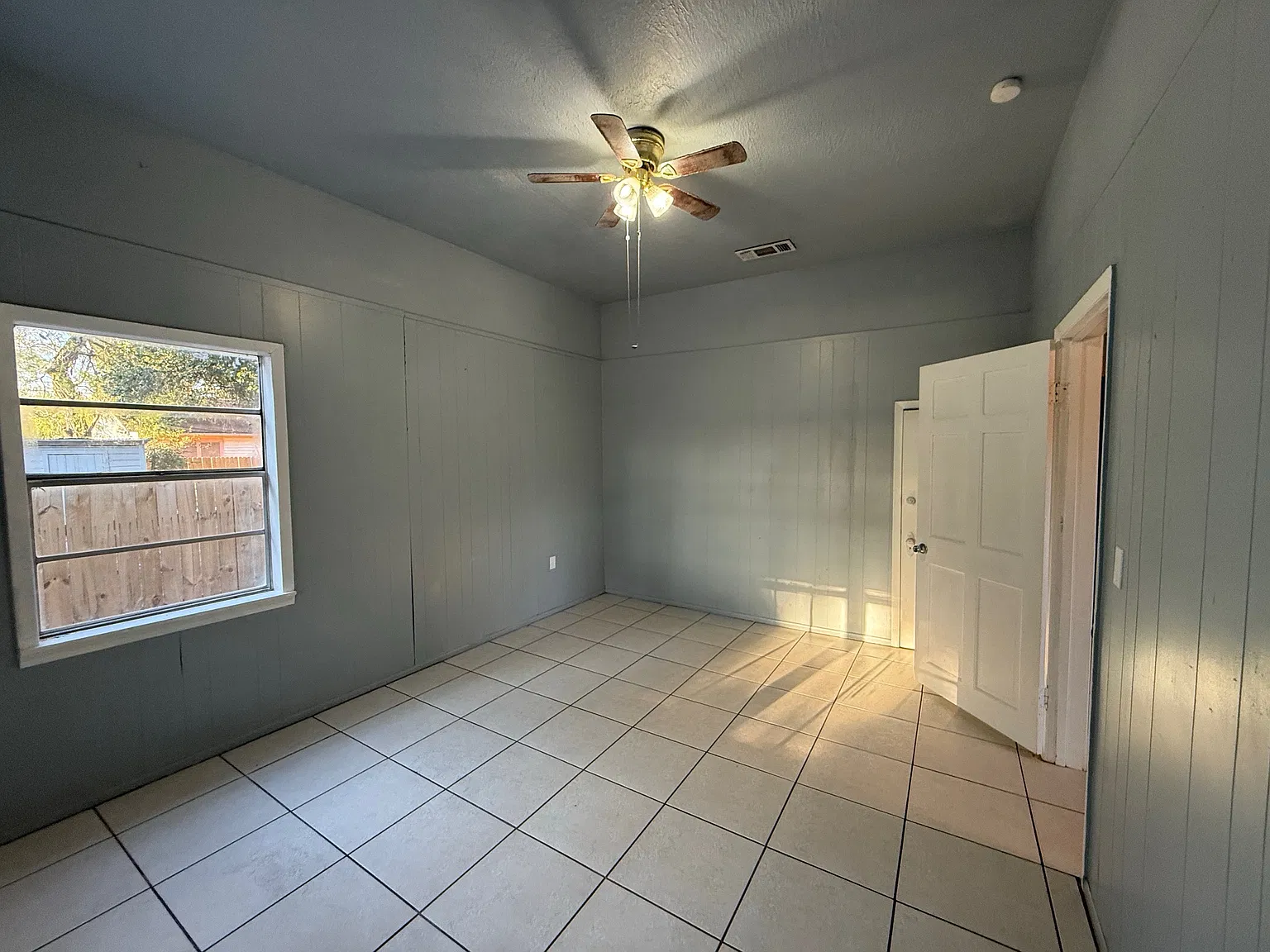 3 bed, 1854 sqft, $985 — Photo 3