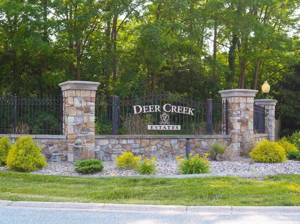 11084 W Deer Creek Dr, Crown Point, IN 46307