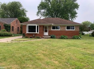23510 Brookdale Blvd, Saint Clair Shores, MI 48082