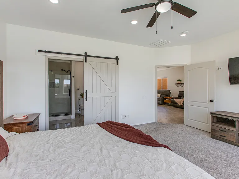 Extra Large Primary Bedroom, Barn Sliding Door (Soft open/Soft close)