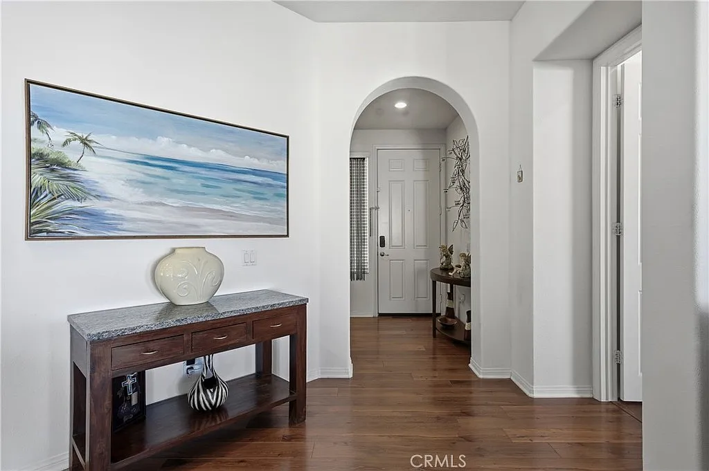 3 bed, 1720 sqft, $3,600 — Photo 2