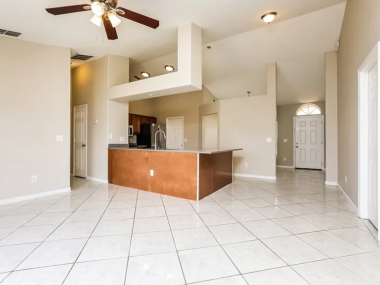 371 Snowshoe Ct — Photo 5