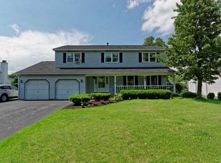 81 Robin Ln, Rensselaer, NY 12144