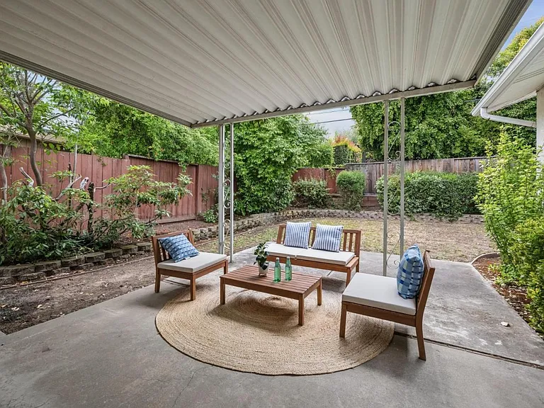 1563 Heron Ave — Photo 15