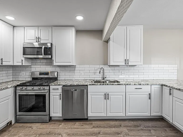 3125 W Center Ave — Photo 3