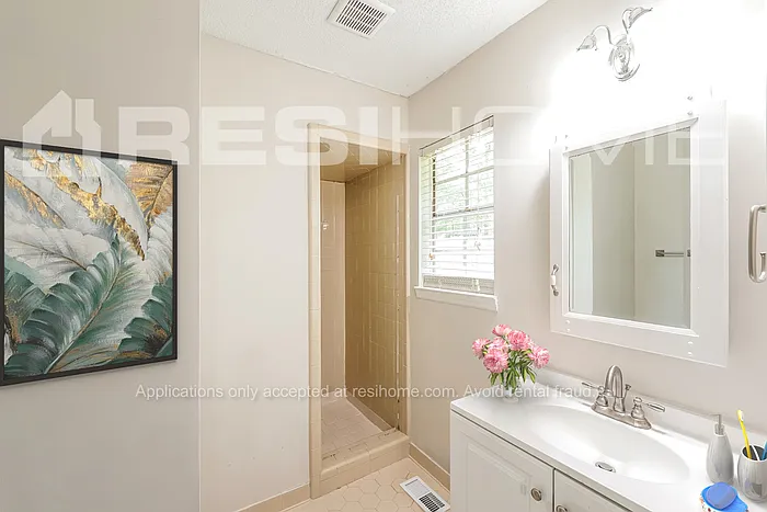 6812 Markham Dr — Photo 14