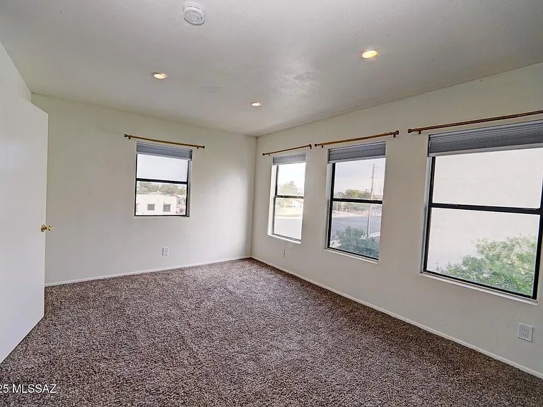 2190 N 1st Ave — Photo 11
