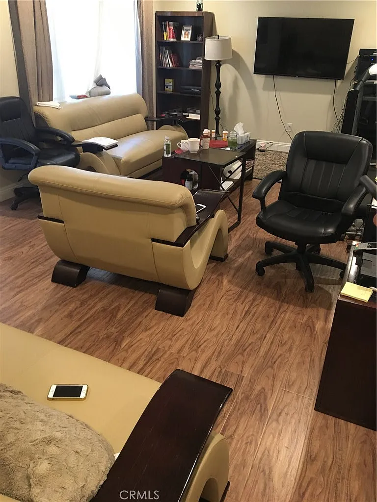 3 bed, 1273 sqft, $3,500 — Photo 2