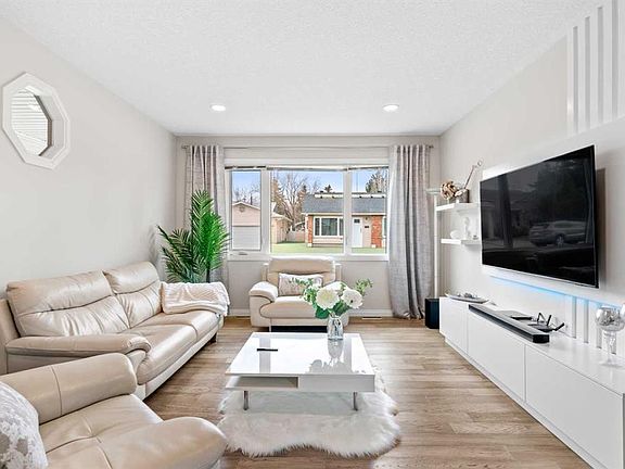 4th image of 36 W Woodfern Rise SW