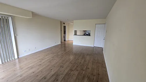1415 N Sterling Ave #202 Photo 1