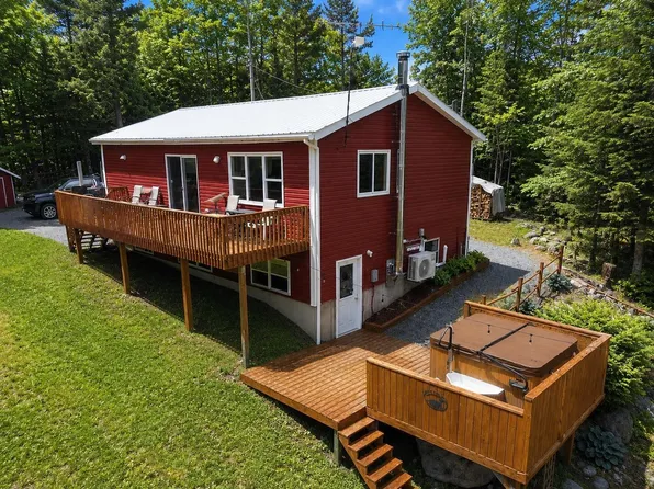 292 Hillcrest Dr, Halifax, NS B0N 2M0