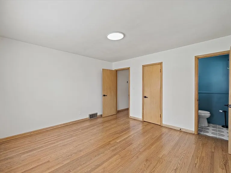 840 E 82nd St — Photo 12