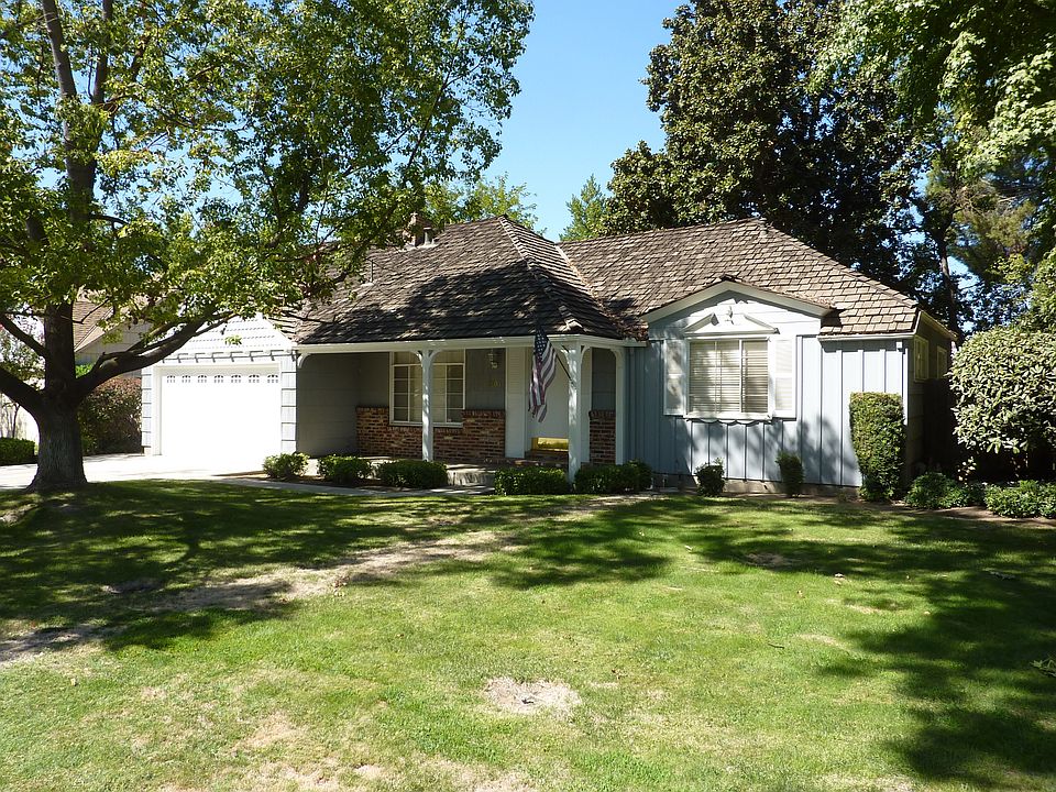 Front view of home