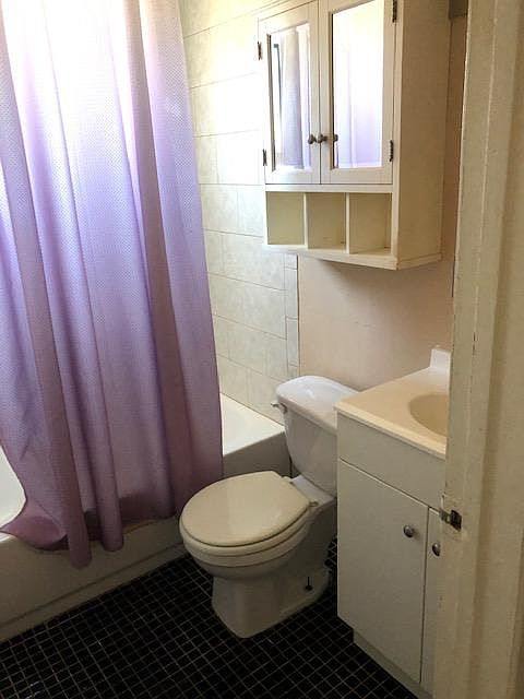 2nd image of 19 Nassau Ave #A