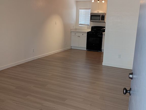4th image of 1218 S Farmer Ave APT 105